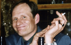 计较机工程师目生人将其肉存放正在冰箱